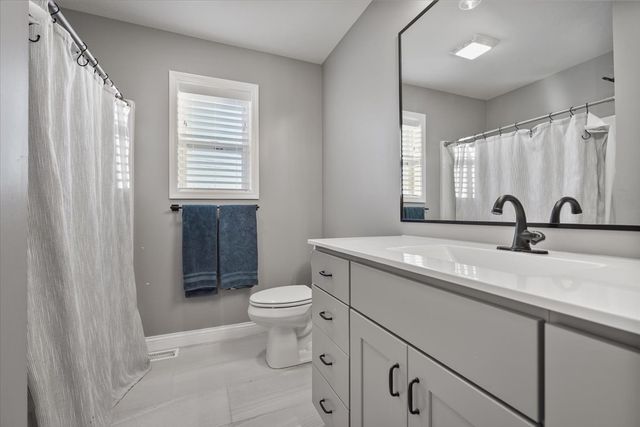 1727 Eide Road, Bloomington, IL 61704