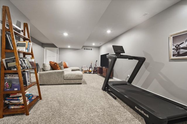 1727 Eide Road, Bloomington, IL 61704