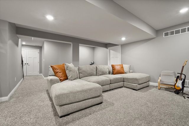 1727 Eide Road, Bloomington, IL 61704