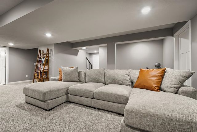 1727 Eide Road, Bloomington, IL 61704