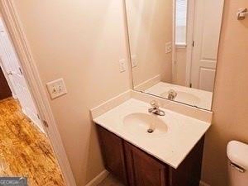 Image 5 of property listing at 1402 Aramore Drive SE, Conyers, GA 30013
