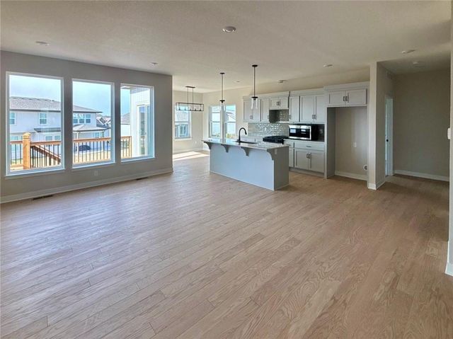 8919 SW 6th Street, Blue Springs, MO 64064