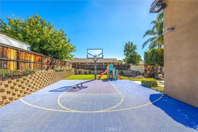 7813 Santa Angela, Highland, CA 92346