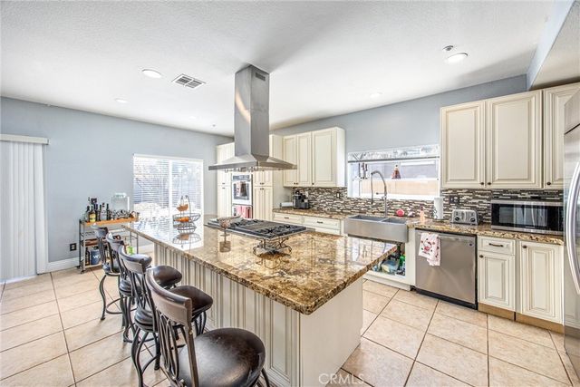 7813 Santa Angela, Highland, CA 92346