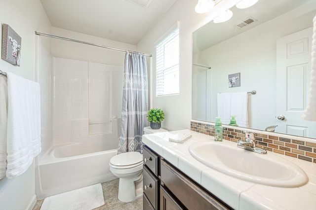 3752 Magnificent Way, Clovis, CA 93619