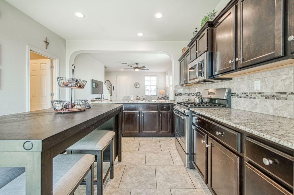 Image 11 of property listing at 3752 Magnificent Way, Clovis, CA 93619