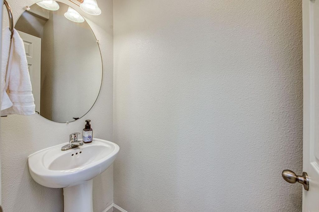 Image 13 of property listing at 3752 Magnificent Way, Clovis, CA 93619