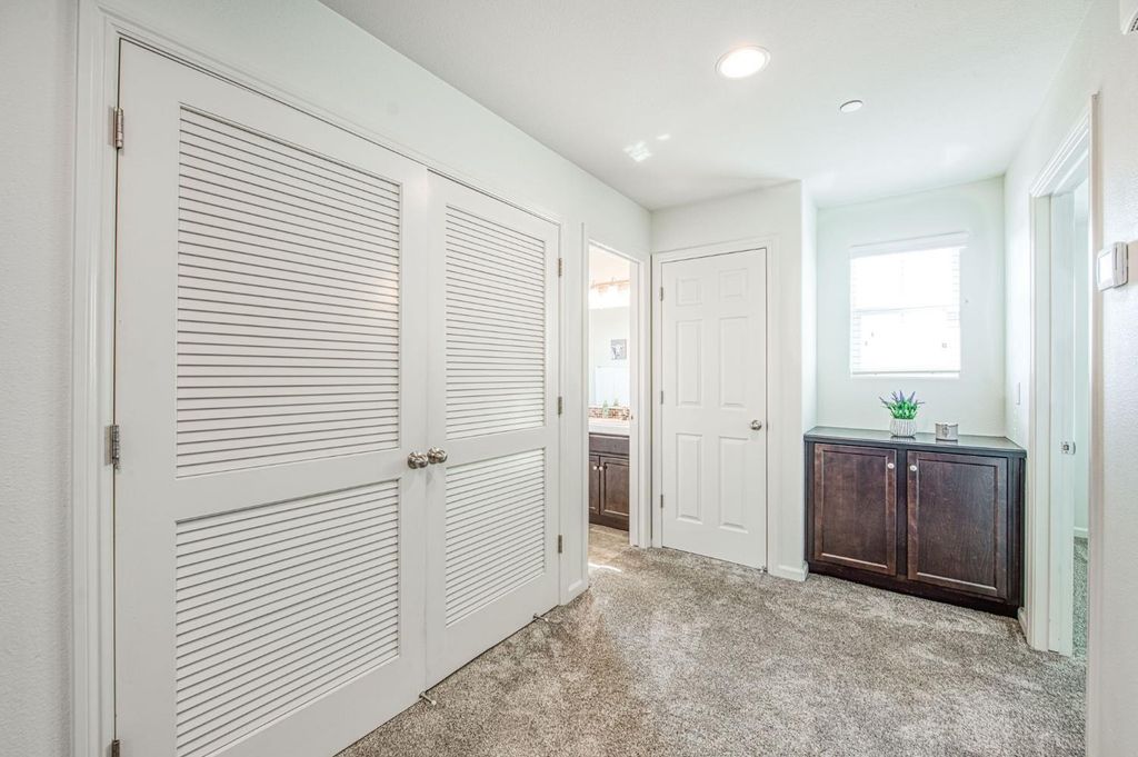 Image 17 of property listing at 3752 Magnificent Way, Clovis, CA 93619