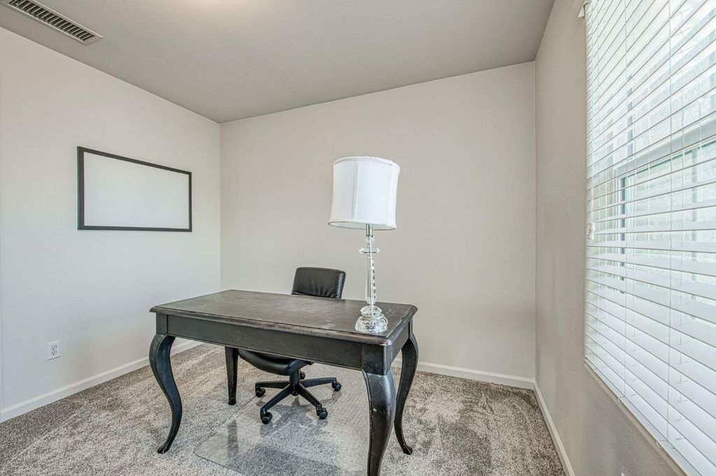 Image 19 of property listing at 3752 Magnificent Way, Clovis, CA 93619