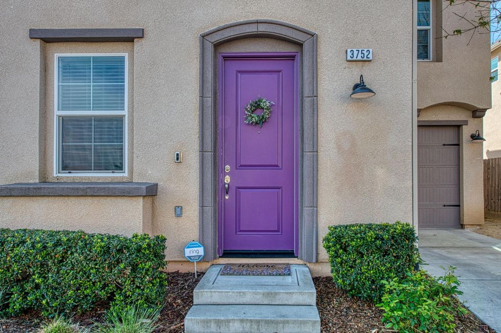 Image 2 of property listing at 3752 Magnificent Way, Clovis, CA 93619