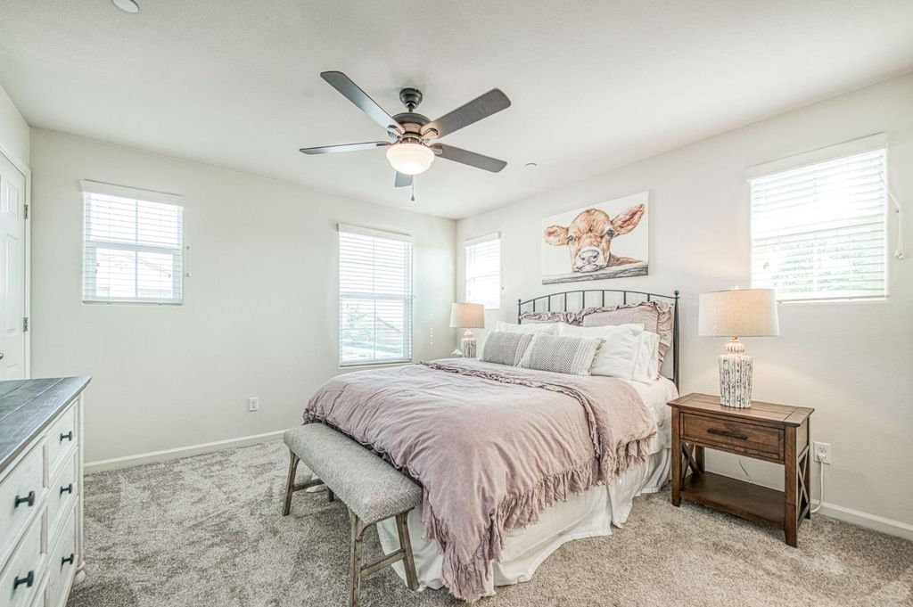 Image 23 of property listing at 3752 Magnificent Way, Clovis, CA 93619