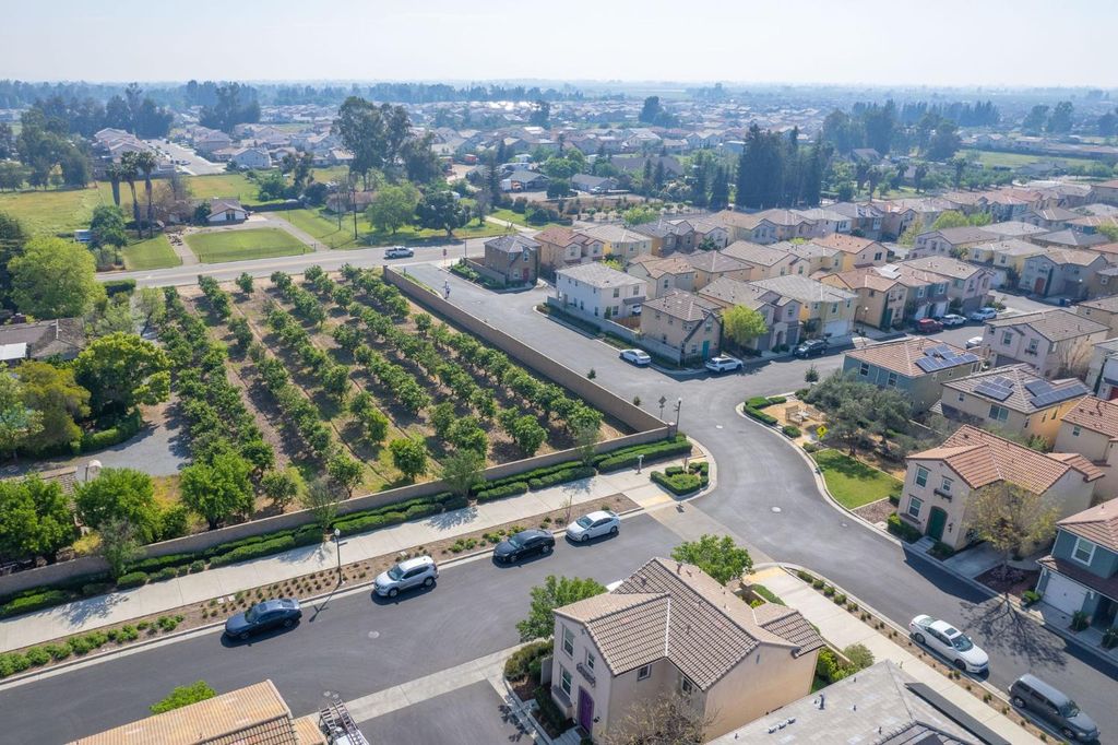 Image 38 of property listing at 3752 Magnificent Way, Clovis, CA 93619