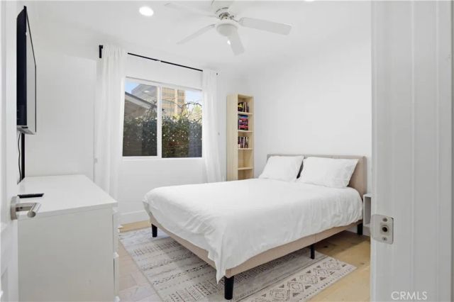 5209 Avenida Oriente Street, Tarzana, CA 91356