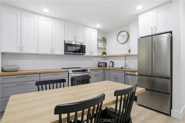 5209 Avenida Oriente Street, Tarzana, CA 91356