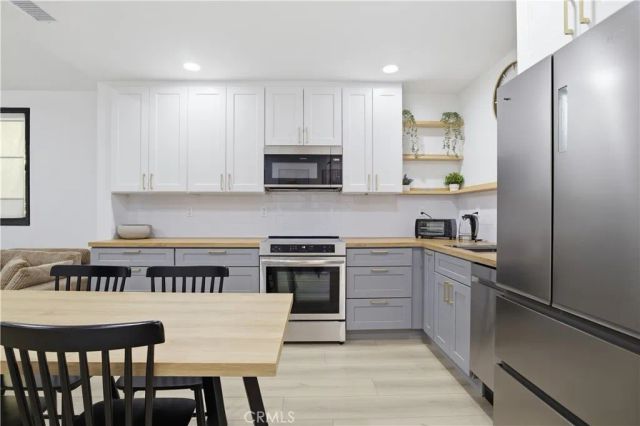 5209 Avenida Oriente Street, Tarzana, CA 91356