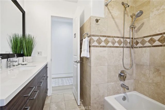 5209 Avenida Oriente Street, Tarzana, CA 91356