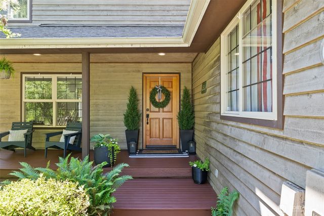 3627 Snug Harbor Road NE, Olympia, WA 98506