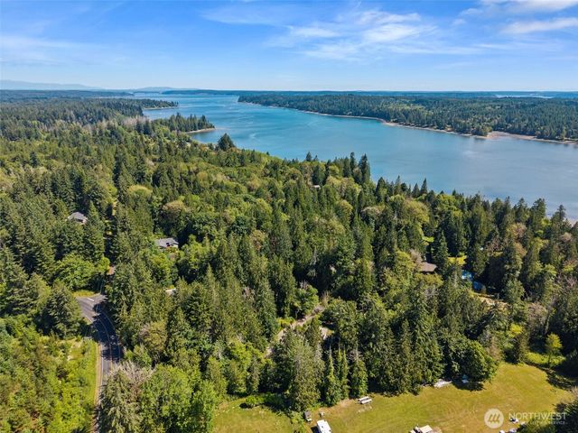 3627 Snug Harbor Road NE, Olympia, WA 98506