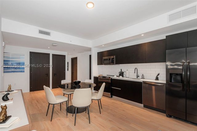 398 NE 5TH 4118, Miami, FL 33132