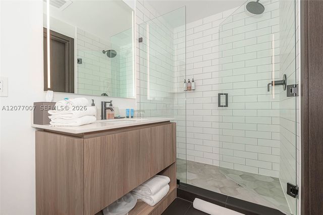 398 NE 5TH 4118, Miami, FL 33132