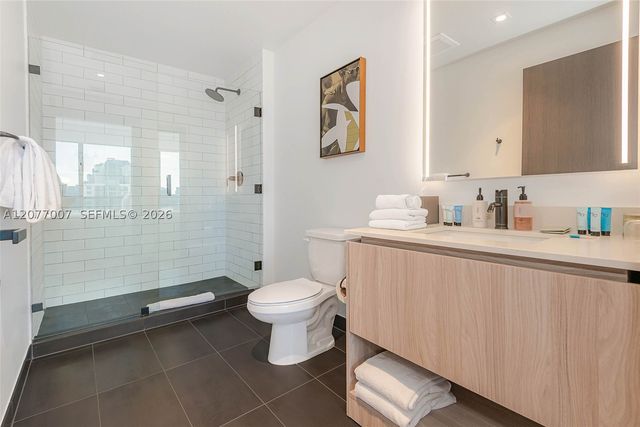 398 NE 5TH 4118, Miami, FL 33132