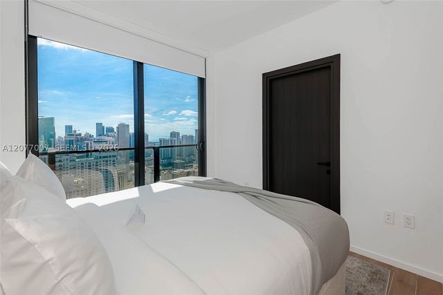 398 NE 5TH 4118, Miami, FL 33132