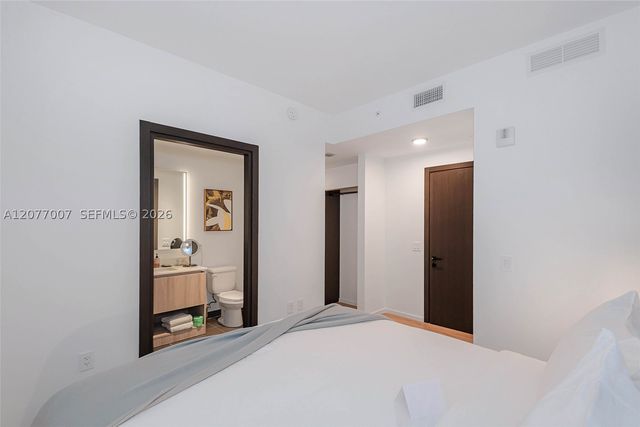 398 NE 5TH 4118, Miami, FL 33132