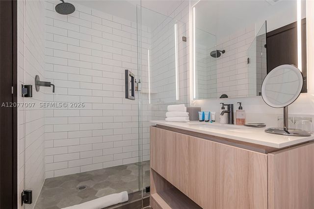 398 NE 5TH 4118, Miami, FL 33132