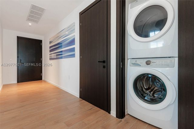 398 NE 5TH 4118, Miami, FL 33132