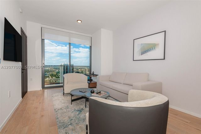 398 NE 5TH 4118, Miami, FL 33132
