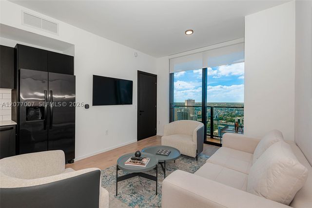 398 NE 5TH 4118, Miami, FL 33132