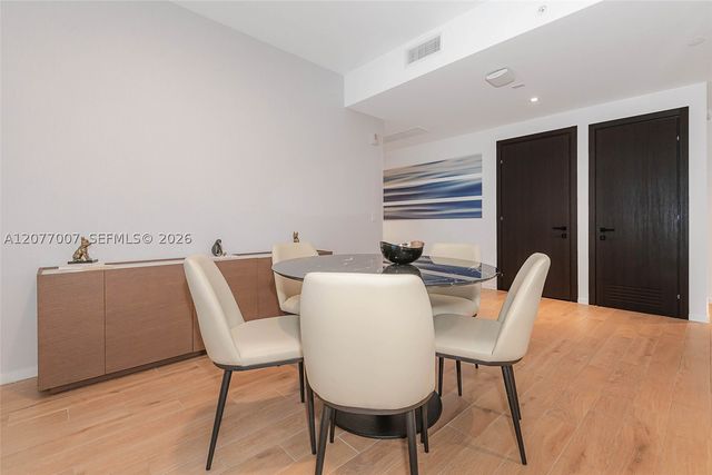 398 NE 5TH 4118, Miami, FL 33132