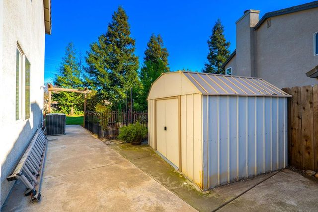 24 Grand Fir Dr, Lodi, CA 95242