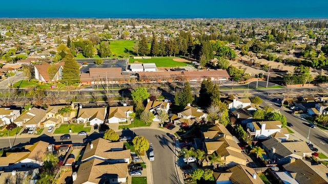 24 Grand Fir Dr, Lodi, CA 95242