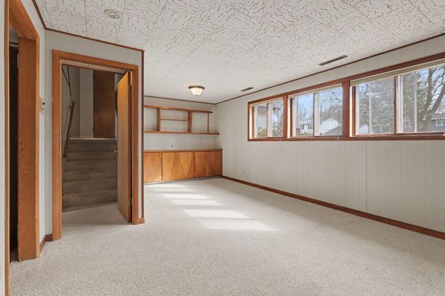 2817 Canterbury Drive, Midland, MI 48642