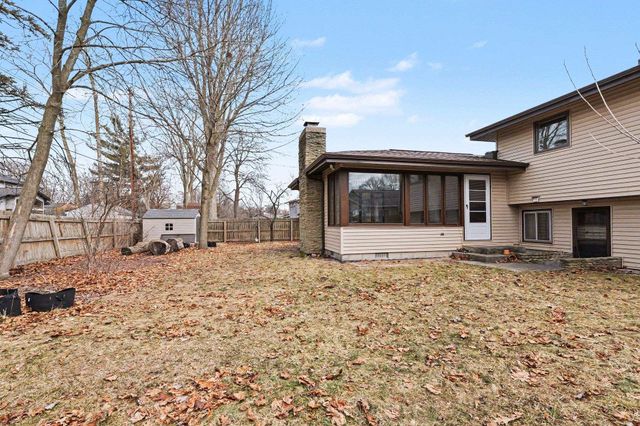 2817 Canterbury Drive, Midland, MI 48642