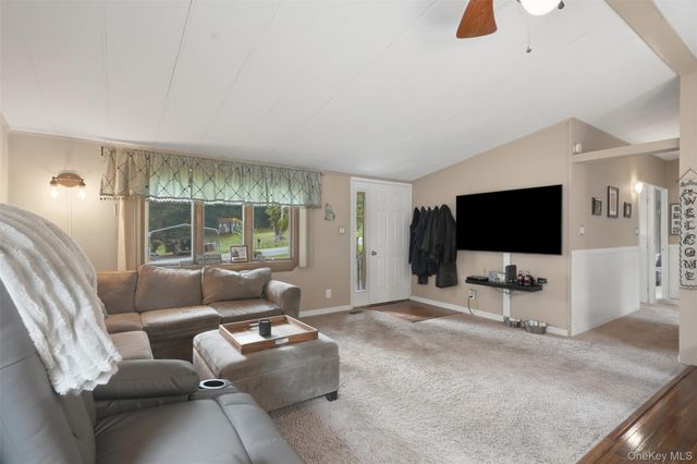4 Seneca Lane, Milton, NY 12547
