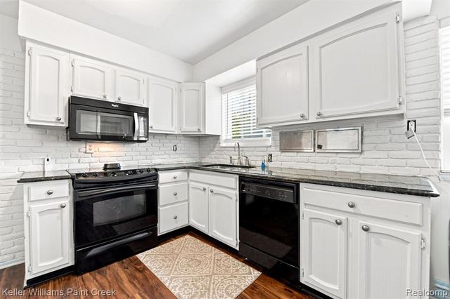32329 Susilane Street, Roseville, MI 48066