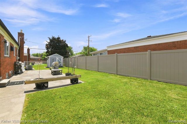32329 Susilane Street, Roseville, MI 48066