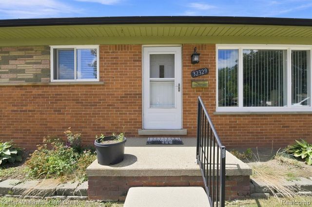 32329 Susilane Street, Roseville, MI 48066