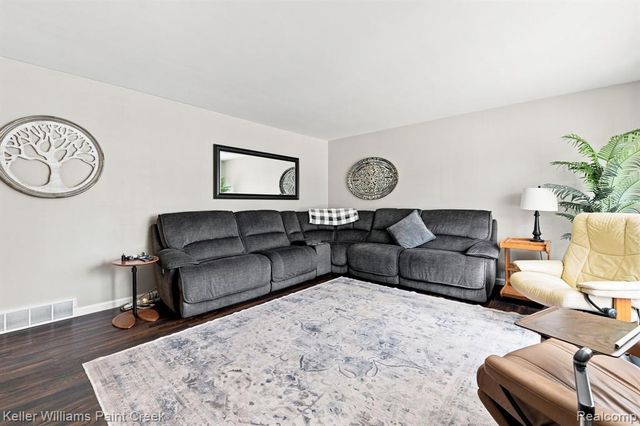 32329 Susilane Street, Roseville, MI 48066