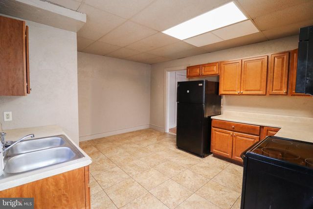 1307 W MARKET ST, York, PA 17404