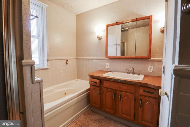 1307 W MARKET ST, York, PA 17404