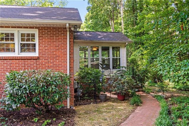 2605 Loch Drive, Winston-salem, NC 27106