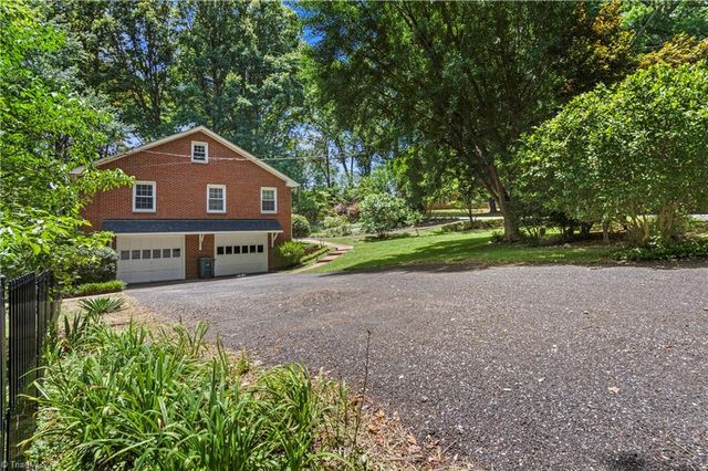 2605 Loch Drive, Winston-salem, NC 27106