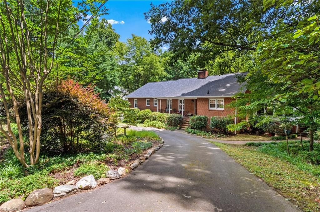 2605 Loch Drive, Winston-salem, NC 27106