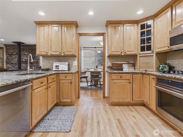 18903 NE 165th Place, Woodinville, WA 98072