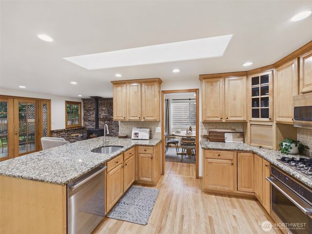 18903 NE 165th Place, Woodinville, WA 98072