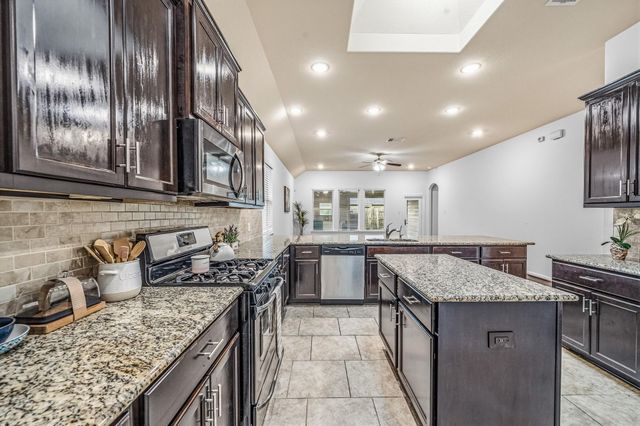 1806 Oak View Lane, Pearland, TX 77581