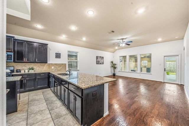 1806 Oak View Lane, Pearland, TX 77581